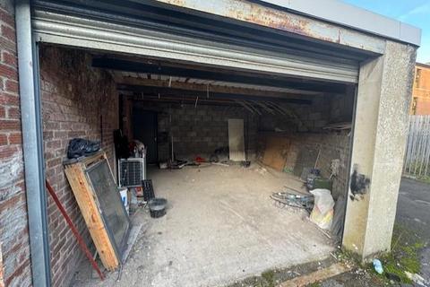 Garage to rent, Gabalfa Avenue, Cardiff