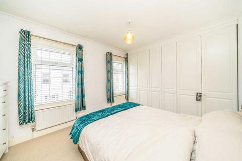 2 bedroom terraced house for sale, Warwick Road, Twickenham TW2