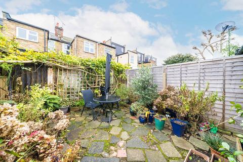 38 Warwick Road, Twickenham, TW2 6SW