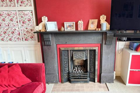 9 Spring Gardens, Cowling, Keighley, BD22 0AX