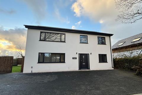 4 bedroom detached house to rent, Higher Cross Lane, Camelford