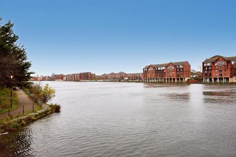 2 bedroom apartment for sale, 2 City Wharf, Atlantic Wharf, Cardiff, CF10 4HG