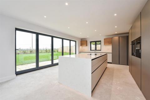 4 bedroom detached house for sale, Dauntsey Lane, Weyhill