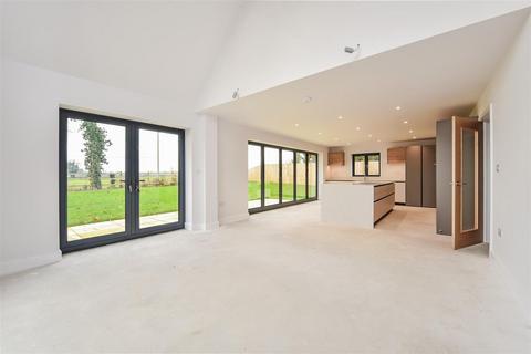 4 bedroom detached house for sale, Dauntsey Lane, Weyhill