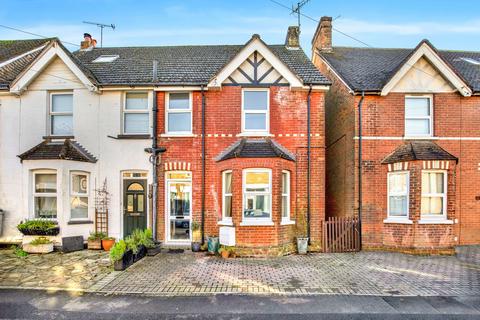 43 Kings Road, Haslemere, GU27 2QA