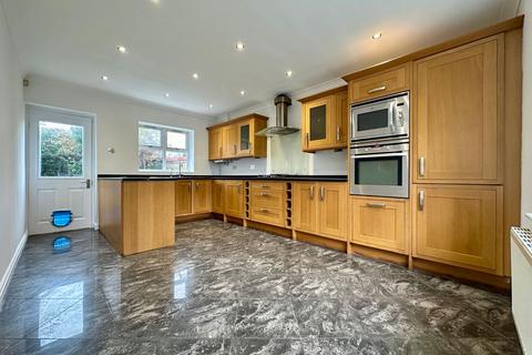 32 Bramble Tye, Laindon, Basildon, SS15 5GS