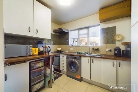 2 bedroom apartment for sale, Campbell Court, Kingsbury NW9