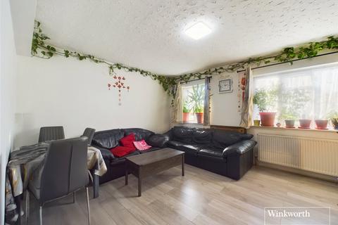 2 bedroom apartment for sale, Campbell Court, Kingsbury NW9