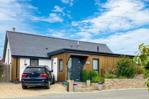 2 bedroom detached bungalow for sale, Harwood Close, Wootton