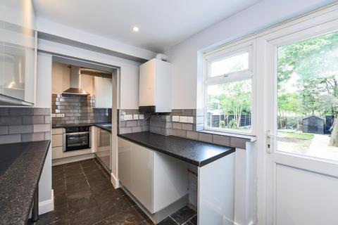 2 bedroom flat to rent, Hale Grove Gardens, London, NW7