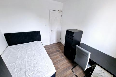 3 bedroom flat to rent, Bawas Place, Nottingham NG7