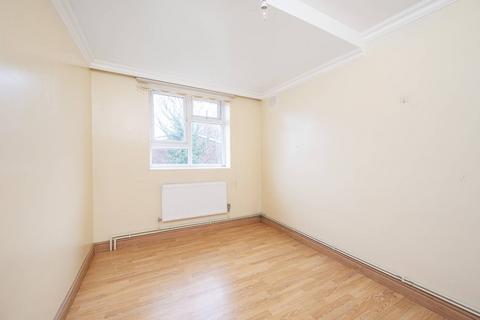 3 bedroom maisonette to rent, Richmond Road, Hackney, London, E8