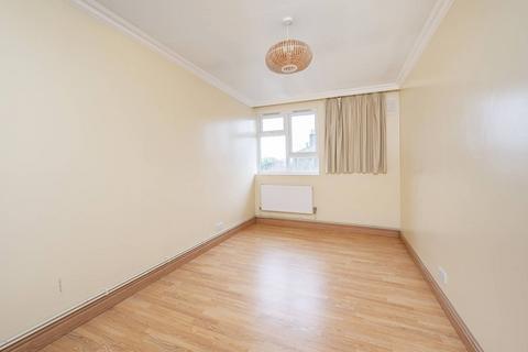 3 bedroom maisonette to rent, Richmond Road, Hackney, London, E8