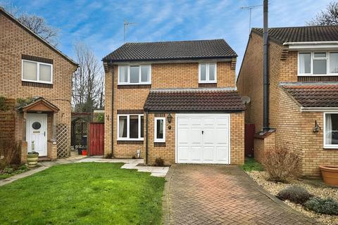 3 bedroom detached house to rent, Boundary Close, Swindon, SN2 7TF