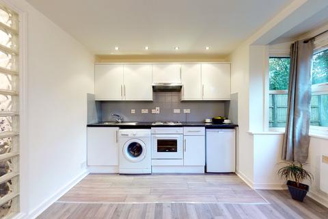 1 bedroom flat to rent, Balmoral Mews, London W12