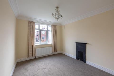 2 bedroom flat to rent, Ferndene Grove, High Heaton, Newcastle upon Tyne