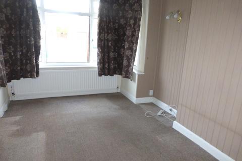 3 bedroom semi-detached house to rent, Kenilworth Gardens, Hornchurch RM12