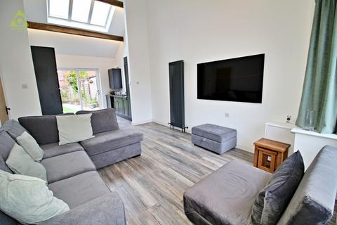 2 bedroom bungalow to rent, Tempest Road, Chew Moor, BL6 4HS *ENQ ONLINE*