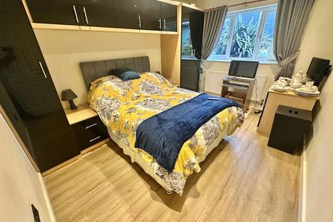 Garden Bungalow Garden Walk, Dudley, DY3 2NR