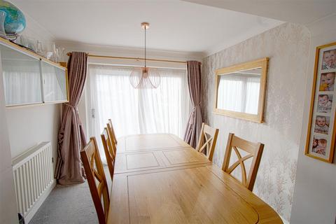 8 Glanmire, Billericay, CM11 1DU