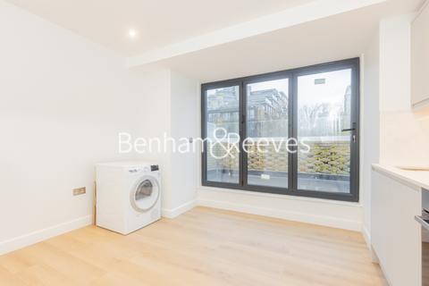 2 bedroom apartment to rent, Disraeli Road,  Hammersmith SW15