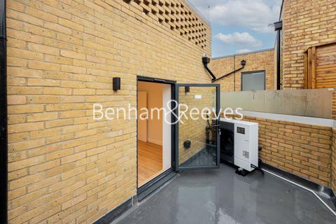 2 bedroom apartment to rent, Disraeli Road,  Hammersmith SW15