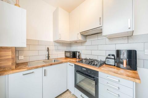 2 bedroom flat for sale, Garratt Lane, London SW18