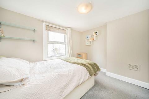 2 bedroom flat for sale, Garratt Lane, London SW18