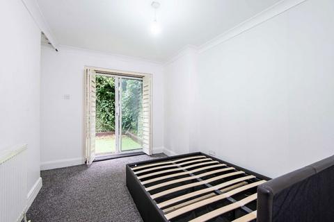 2 bedroom flat to rent, Glengall Road, London NW6