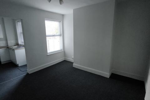 3 bedroom terraced house to rent, Withens Avenue, Sheffield S6