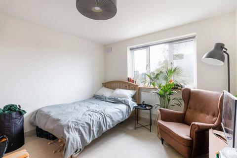 3 bedroom flat to rent, Coulgate Street, London SE4