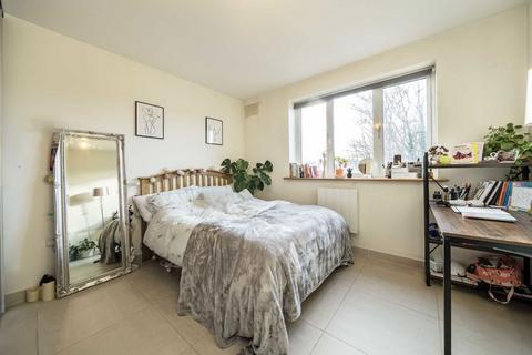 3 bedroom flat to rent, Coulgate Street, London SE4