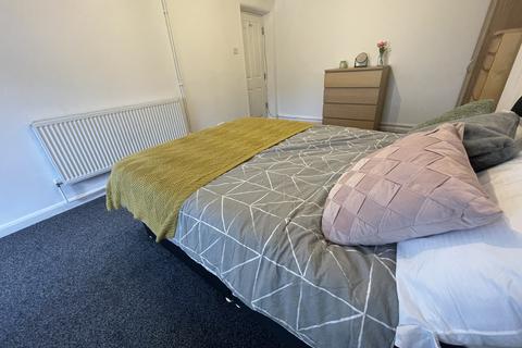 12 bedroom house share to rent, 69 Hill Park Crescent