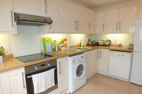 3 bedroom flat to rent, Ludham, Lismore Circus