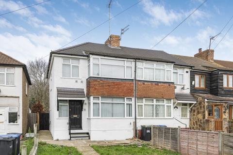 3 bedroom apartment to rent, Arnold Avenue West Enfield EN3