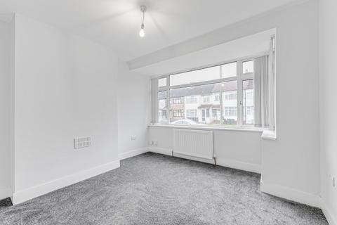 3 bedroom apartment to rent, Arnold Avenue West Enfield EN3