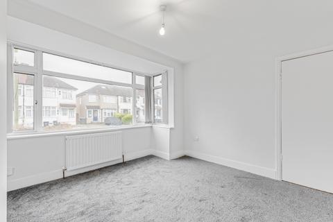 3 bedroom apartment to rent, Arnold Avenue West Enfield EN3