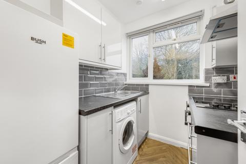 3 bedroom apartment to rent, Arnold Avenue West Enfield EN3