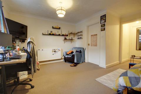 Studio to rent, Robbs Walk, St. Ives