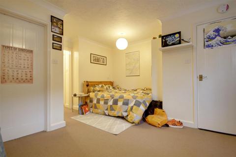 Studio to rent, Robbs Walk, St. Ives