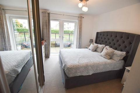 2 bedroom flat to rent, Wintergreen Boulevard, West Drayton UB7