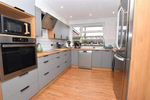 3 bedroom end of terrace house for sale, Tenterden Close, Bransholme, Hull