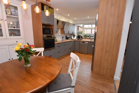 3 bedroom end of terrace house for sale, Tenterden Close, Bransholme, Hull