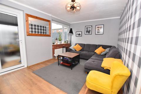 3 bedroom end of terrace house for sale, Tenterden Close, Bransholme, Hull