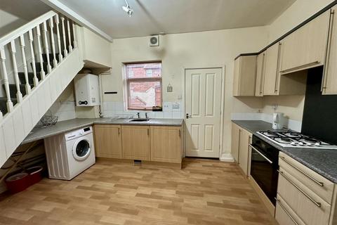 2 bedroom terraced house to rent, Lewes Road, Darlington