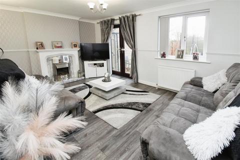 3 bedroom semi-detached house for sale, Edgemoor Close, Bradford BD4