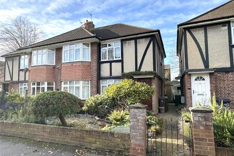 2 bedroom flat for sale, Lawn Close, New Malden, KT3