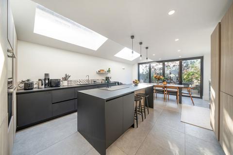 3 bedroom terraced house for sale, Lynton Road, London