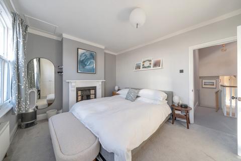 156 Lynton Road, London, SE1 5RB
