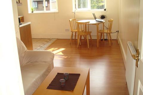 undefined, Uxbridge Road, West Ealing, London, W7